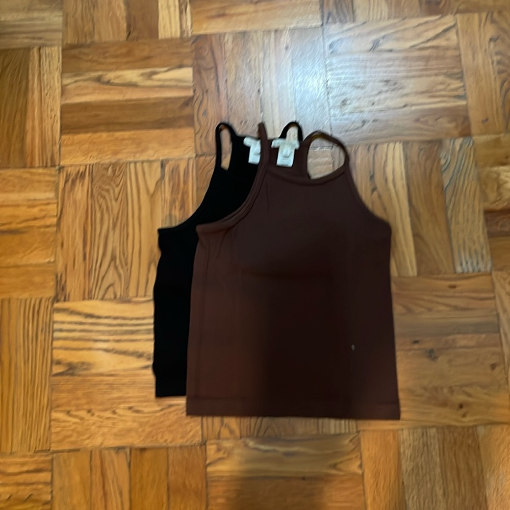 2 cute tanks-> perfect for summer
